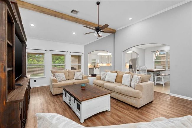 18716 Encinal Trl, House other with 3 bedrooms, 2 bathrooms and 2 parking in Magnolia TX | Image 5