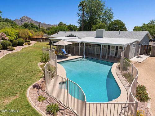7042 N 13th St, Phoenix, AZ, 85020-5433 | Card Image