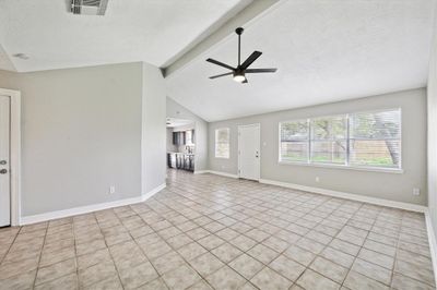 17618 Point Comfort Lane, House other with 3 bedrooms, 2 bathrooms and null parking in Webster TX | Image 2