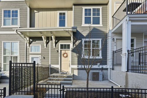 812 Cranbrook Walk Se, Calgary, AB, T3M2V5 | Card Image