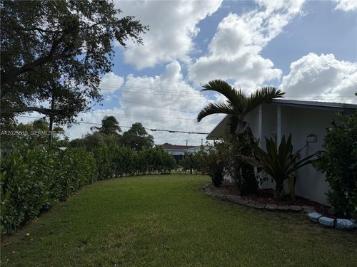 19640 Lenaire Dr, Cutler Bay, FL, 33157-8549 | Card Image