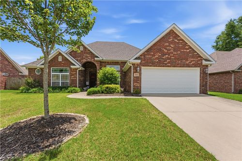 3833 W Edgewater Dr, Fayetteville, AR, 72704-6347 | Card Image