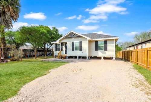 670 W Durham Ave, Raymondville, TX, 78580-1938 | Card Image