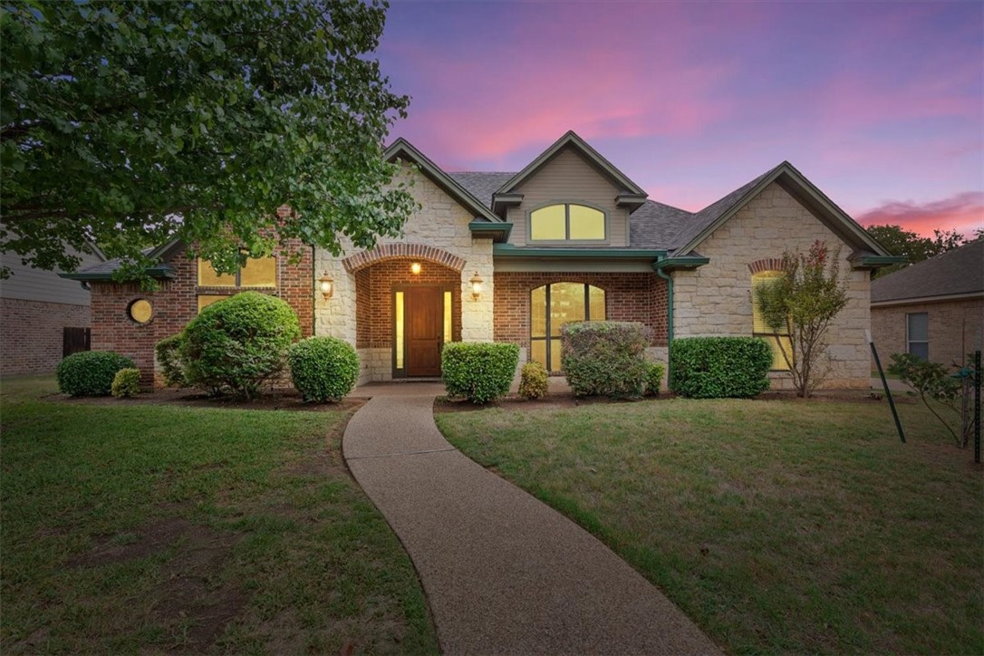 Kings Row, Woodway, TX 76712