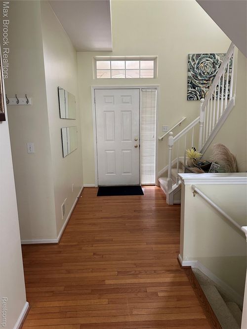 38351 Churchill Ln, Farmington Hills, MI, 48331-3781 | Card Image