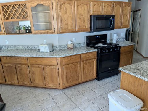 52926 Cross Creek Dr, Chesterfield, MI, 48047-5943 | Card Image