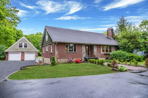 112 Clay Pitts Rd, Greenlawn, NY, 11740-2920 | Card Image