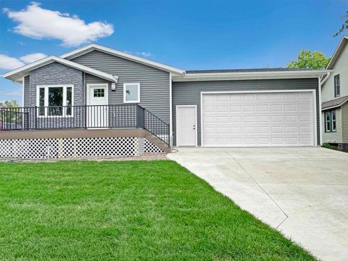 607 W Main St, Waukon, IA, 52172-1851 | Card Image