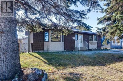 5741 35 St, House other with 5 bedrooms, 2 bathrooms and 4 parking in Red Deer AB | Image 2