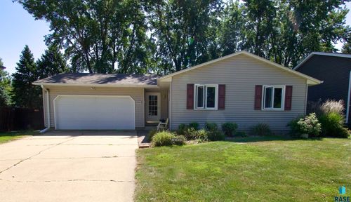 5513 W Chelsea Dr, Sioux Falls, SD, 57106-0692 | Card Image