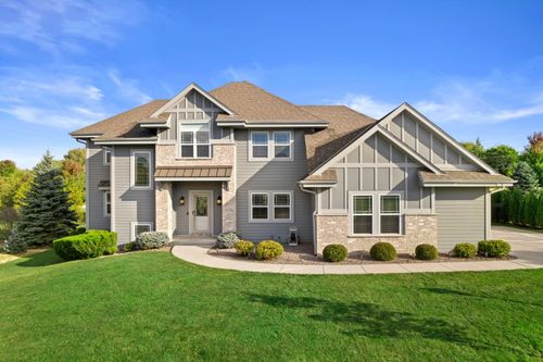 6313412 Hummingbird Way, Menomonee Falls, WI, 53051-8328 | Card Image