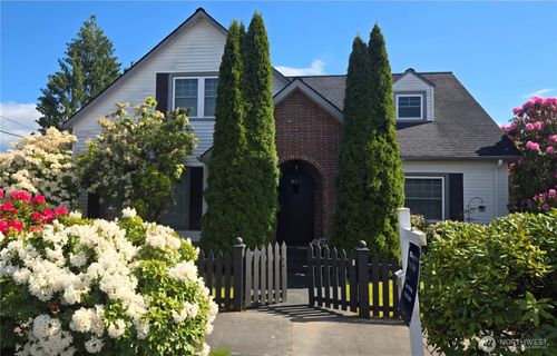 237 C St Sw, Castle Rock, WA, 98611-8970 | Card Image