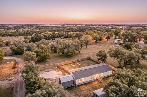 507 E 1st St, Enterprise, KS, 67441-9137 | Card Image