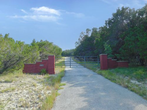 7500 Muleshoe Bend Trl, Marble Falls, TX, 78654-4165 | Card Image