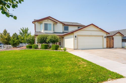1916 S Allen Ave, Moses Lake, WA, 98837-2589 | Card Image