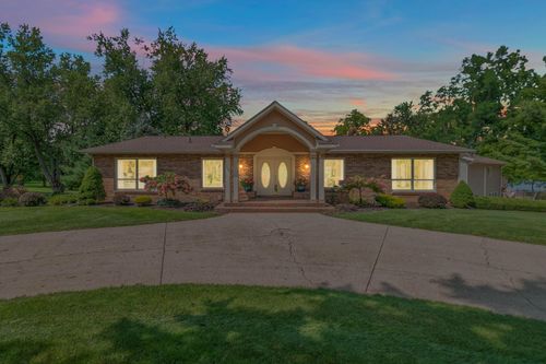 686 Leonard Dr, Coldwater, MI, 49036-8631 | Card Image