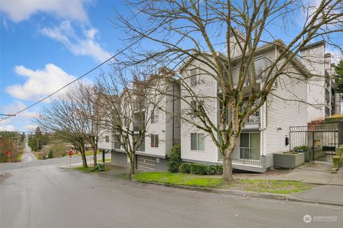 207-9200 Greenwood Avenue, Seattle, WA, 98103 | Card Image