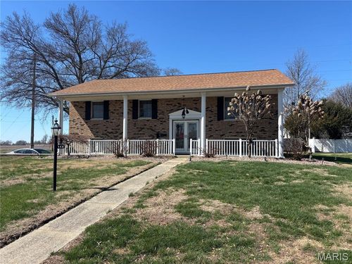 640 Meadowbrook Ln, Centralia, IL, 62801-4421 | Card Image