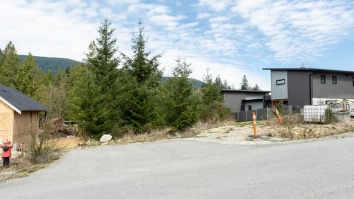 1221 Castle Rd, Gibsons, BC, V0N1V5 | Card Image