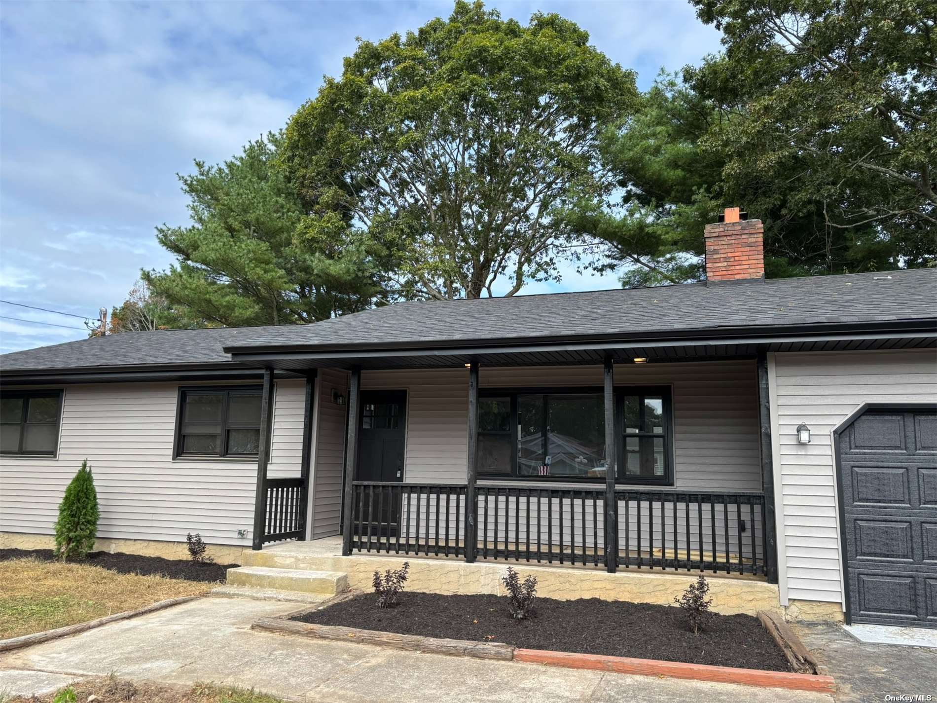 Schenk Dr, Shirley, NY 11967