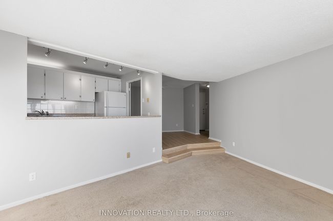 2008 - 1081 Ambleside Dr, Condo with 2 bedrooms, 1 bathrooms and 1 parking in Ottawa ON | Image 8