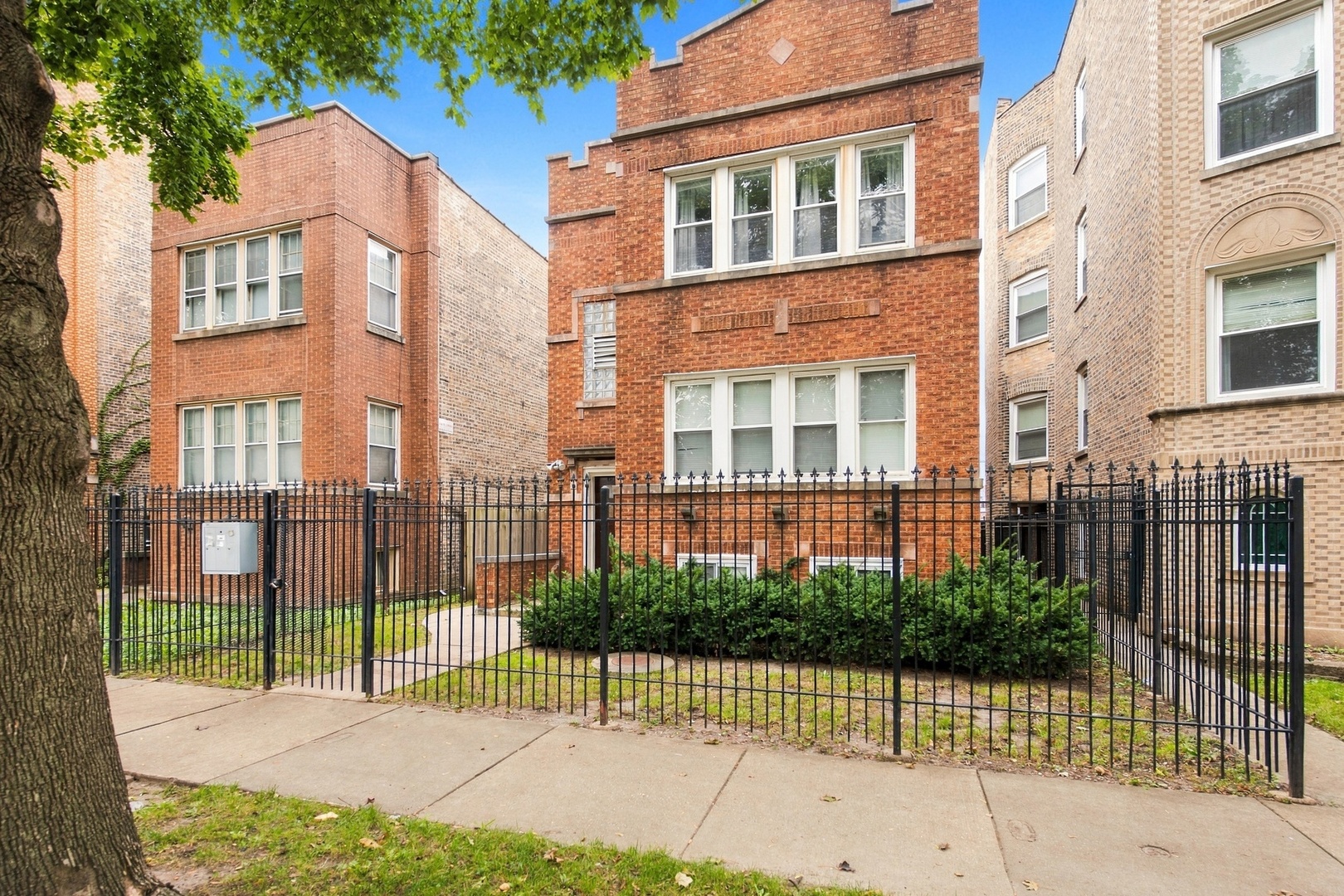 Residential Income in Chicago 3