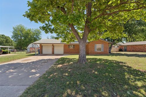 924 S Meadow Ln, Mustang, OK, 73064-4215 | Card Image
