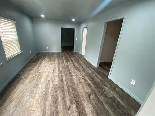 555 E Harmon Dr, Midwest City, OK, 73110-5818 | Card Image