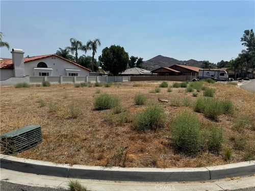 30640 Sparrow Hawk Dr, Canyon Lake, CA, 92587-7519 | Card Image