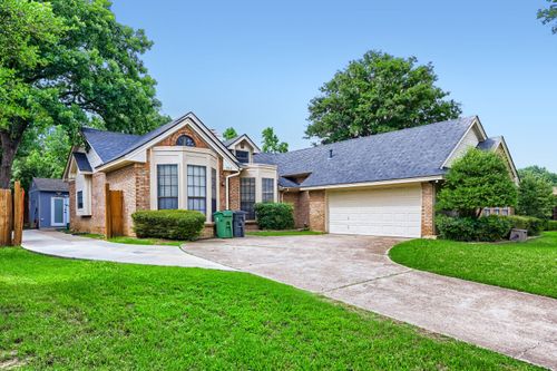 709 Whistler Drive, Arlington, TX, 76006 | Card Image