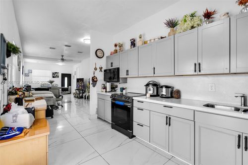 3166 Nw 102nd St, Miami, FL, 33147-1565 | Card Image