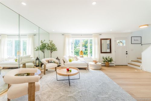 120 Glenwood Rd, Glenwood Landing, NY, 11547-3005 | Card Image