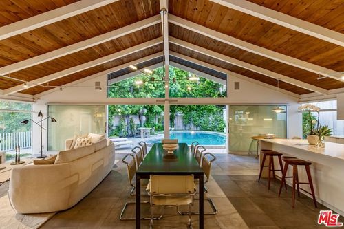 586 Lorna Lane, Los Angeles, CA, 90049 | Card Image