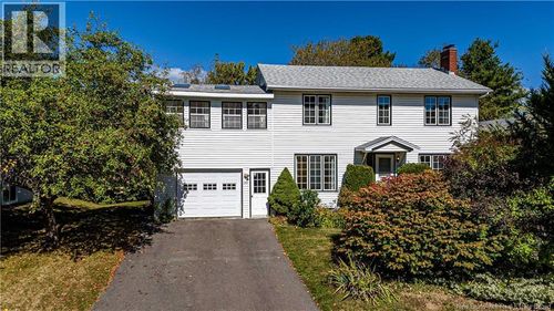 140 Surrey Cres, Fredericton, NB, E3B4L3 | Card Image