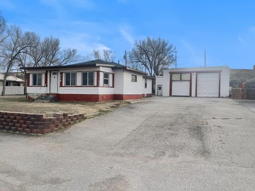 528 W Miller St, Rawlins, WY, 82301-6143 | Card Image
