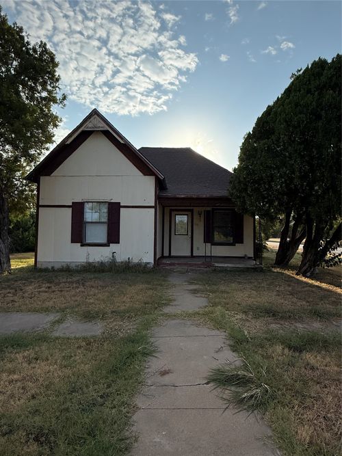 1115 S Concho St, Coleman, TX, 76834-5449 | Card Image
