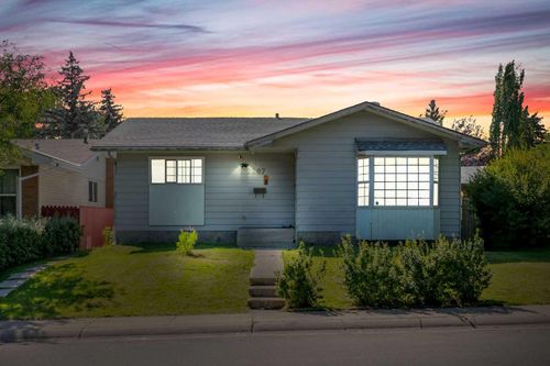 2207 48 Street Ne, Calgary, AB, T1Y2N5 | Card Image