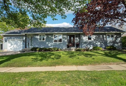 109 16th St Sw, Waverly, IA, 50677 | Card Image