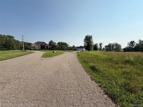 9807 Oak Ridge Rd, New Lothrop, MI, 48460-9404 | Card Image