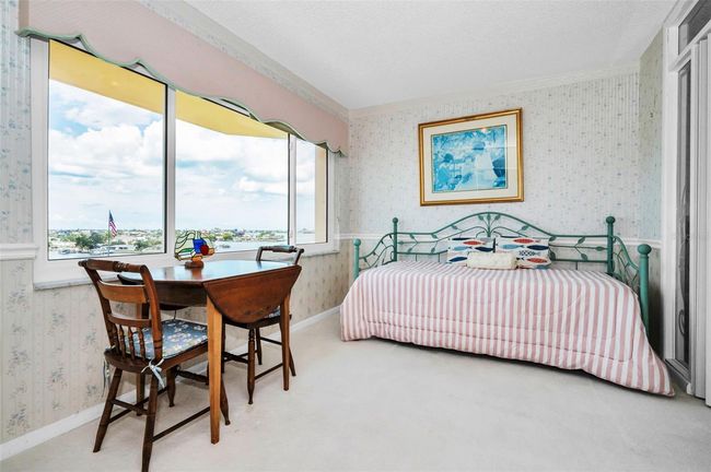 Florida Room/Offfice Den | Image 10