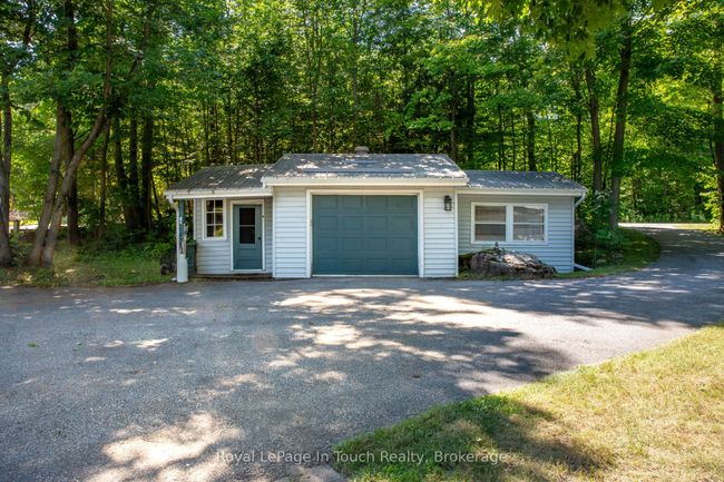 1443 Champlain Rd, House other with 5 bedrooms, 3 bathrooms and 6 parking in Tiny ON | Image 14