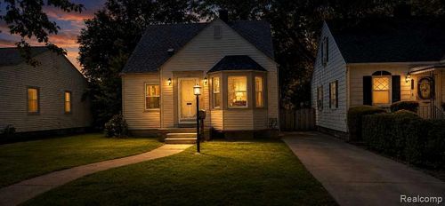 6612 Buckingham Ave, Allen Park, MI, 48101-2384 | Card Image