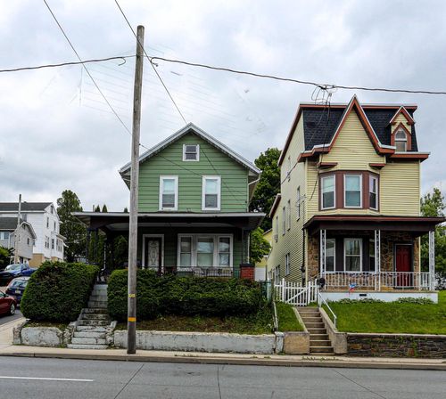 23 Center Ave, SCHUYLKILL HAVEN, PA, 17972-1020 | Card Image