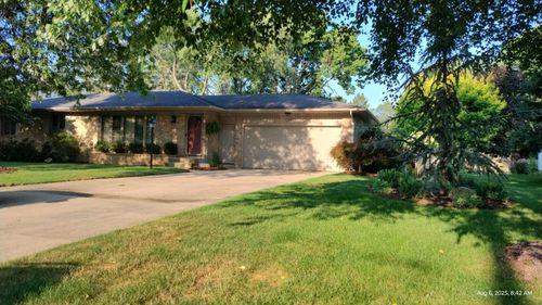 1686 Newcastle Dr, Jenison, MI, 49428-8511 | Card Image