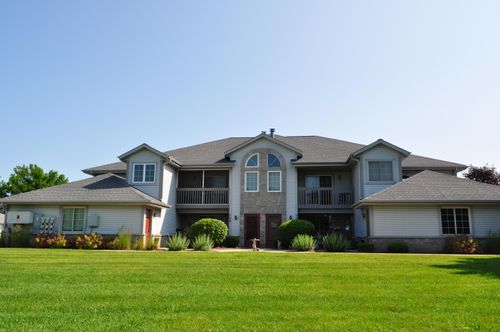 739 Quinlan Dr, Pewaukee, WI, 53072-1863 | Card Image