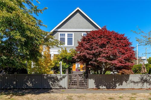 376 Sylvia St, Victoria, BC, V8V1C6 | Card Image
