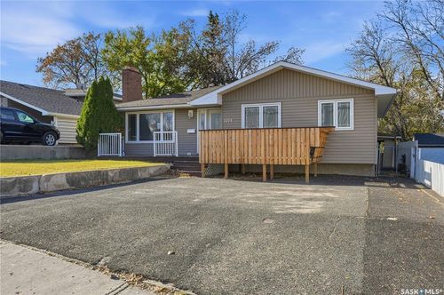 1314 Henleaze Ave, Moose Jaw, SK, S6H3W2 | Card Image