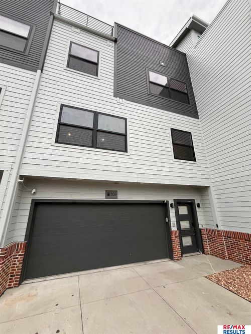 3109 Mayberry Plz, Omaha, NE, 68105-2073 | Card Image