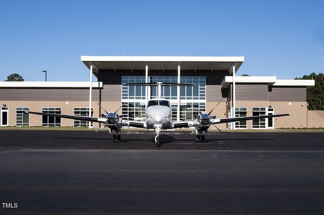 airport_withplane0-0a843aa35056b3a_0a843 | Image 33