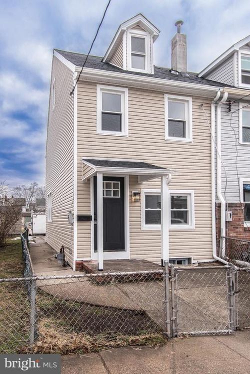 653 Spruce St, BRISTOL, PA, 19007-3711 | Card Image